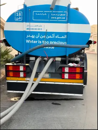 صهريج مياه ١٨ طن أثناء التوصيل